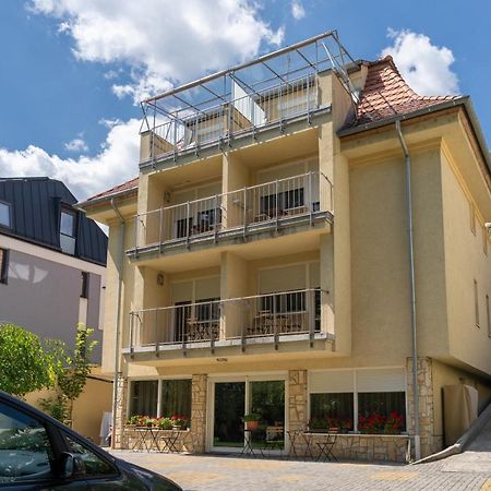 Balatonair Vendeghaz Hotel Balatonfured Bagian luar foto