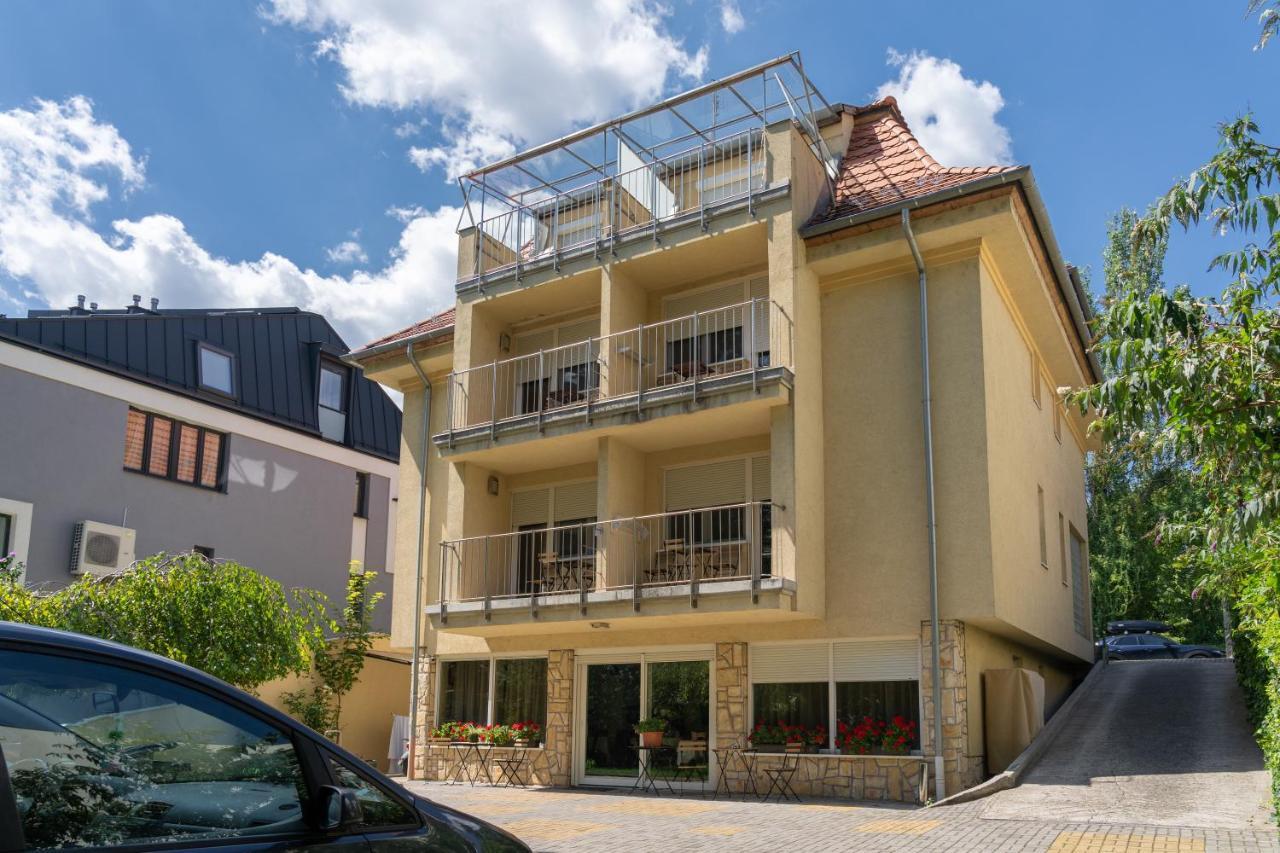 Balatonair Vendeghaz Hotel Balatonfured Bagian luar foto