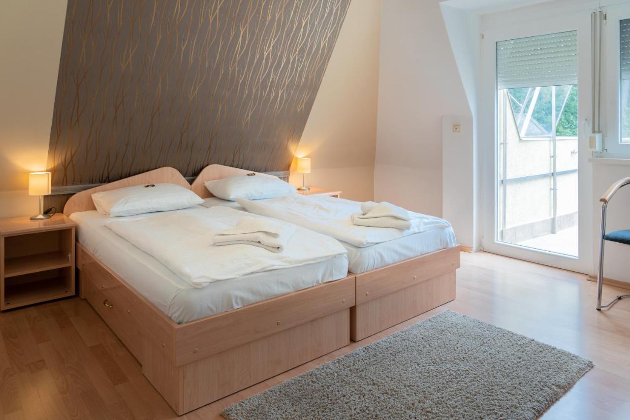 Balatonair Vendeghaz Hotel Balatonfured Bagian luar foto