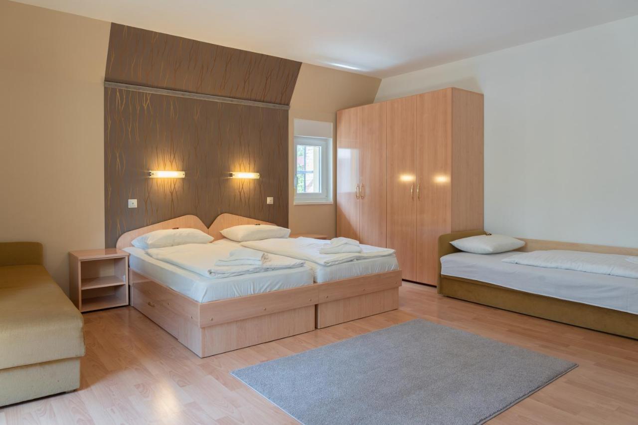 Balatonair Vendeghaz Hotel Balatonfured Bagian luar foto