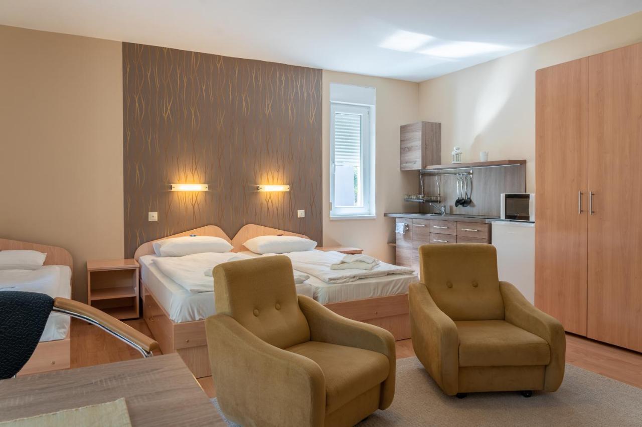 Balatonair Vendeghaz Hotel Balatonfured Bagian luar foto